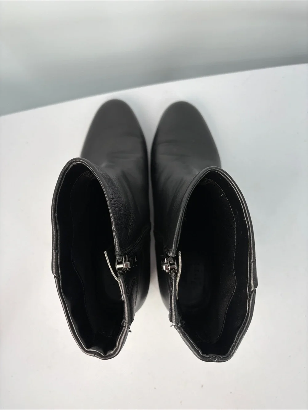 🗑️ Naturalizer River Black Leather Ankle Boots